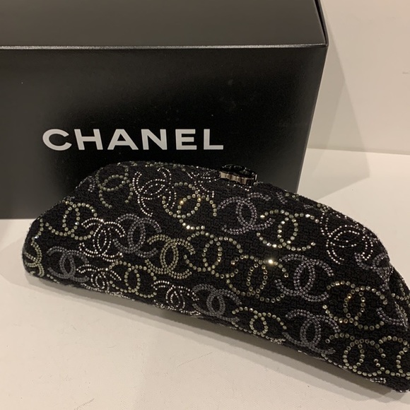 CHANEL Rare 🖤🤍Paris Shanghai Swarovski Studded Crystal Boucle Clutch CC Logo Bag - Picture 9 of 16